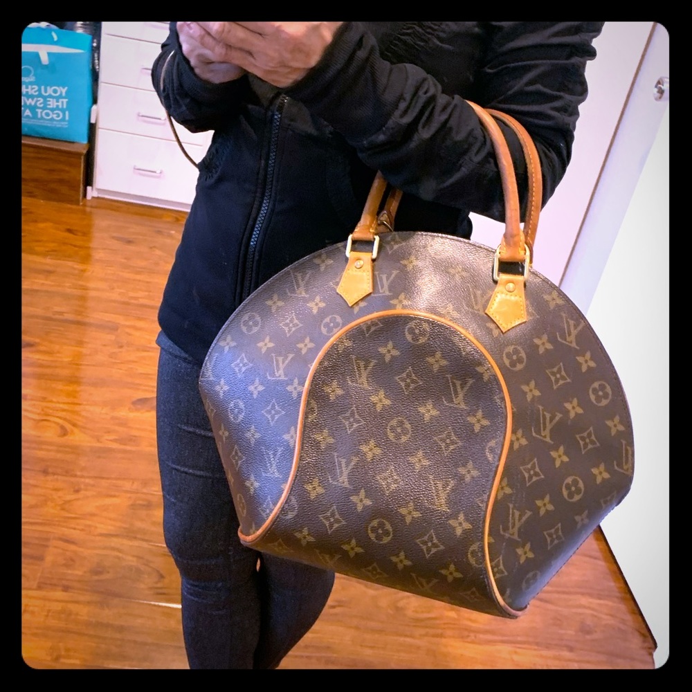 ‼️SOLD‼️-$300Louis Vuitton Ellipse Vintage